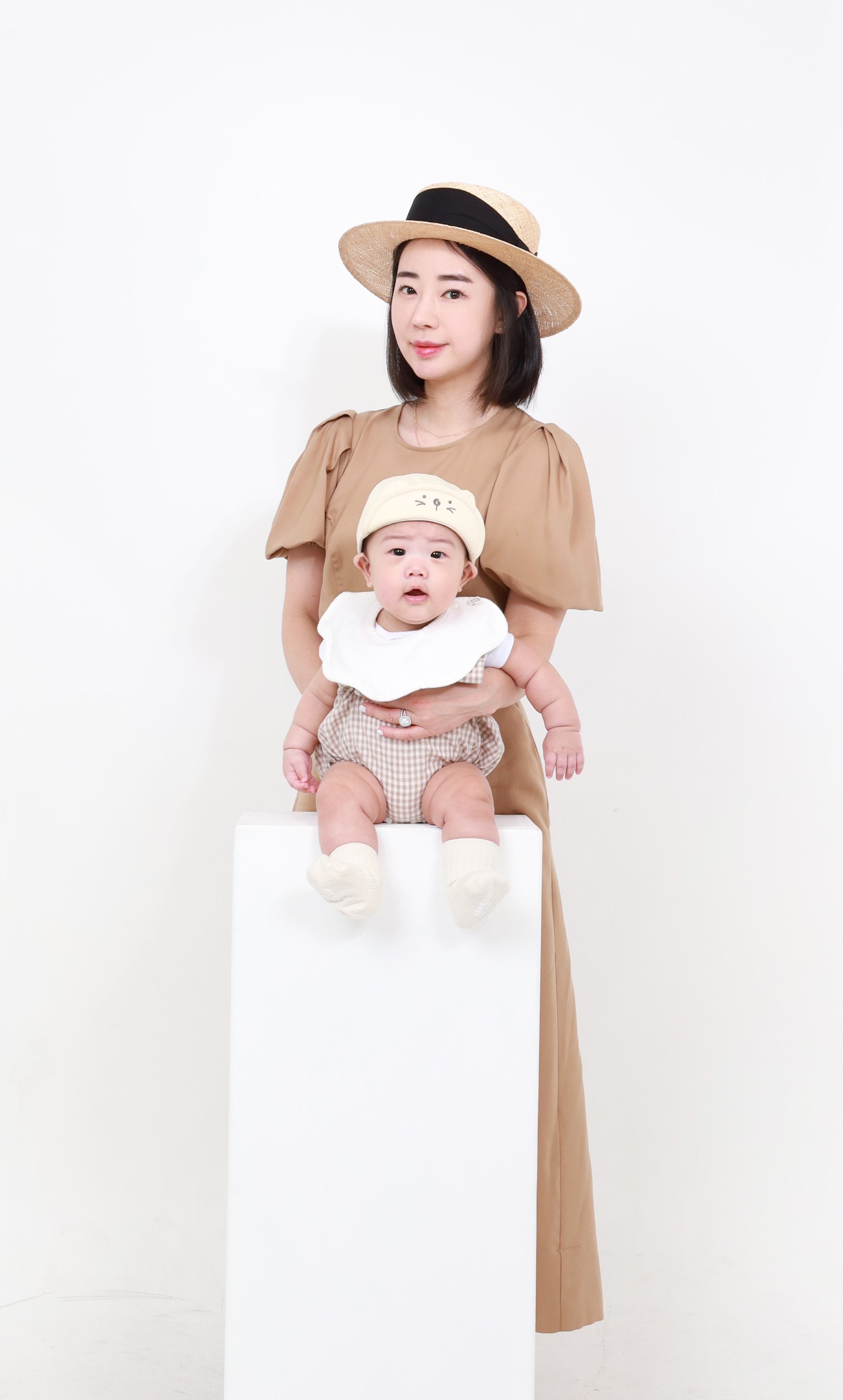 Place like Monography, studio like monography, photo studio like monography, Self Portrait Studio in Toronto, Full Body Portrait, Great date idea, a must go place, to do list, affordable photography, family photography, couple photography, profile photos, profile pictures, professional photos, passport photos, fun experience in Toronto.